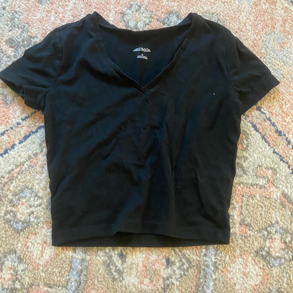 Black v-neck cropped T-shirt